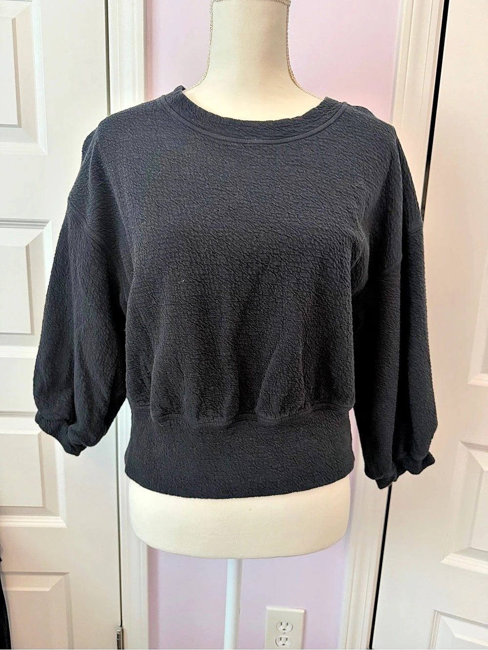 Lululemon Textured Cropped Gathered Sleeve Sweatshirt